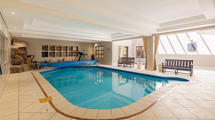 7 Bedroom Property for Sale in Plattekloof Western Cape